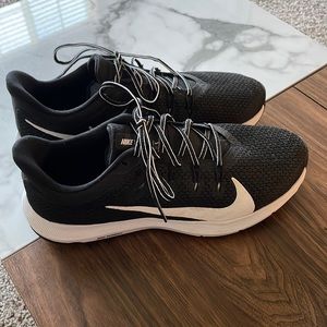 Brand New Nike Sneakers Tennis Running Shoes Black White 9 40